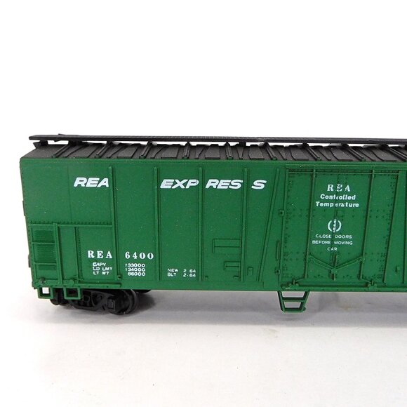 Life-Like Trains Green REA Refrigerator Car Model HO T588 - Picture 4 of 12